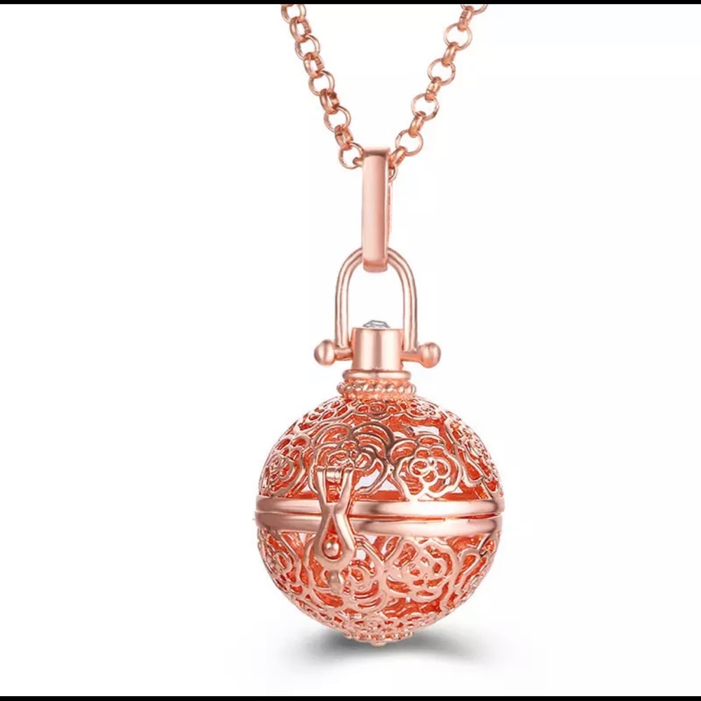 Vintage Necklace Perfume Locket Necklace Aromatherapy Oil Diffuser